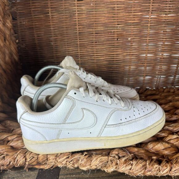 WOMEN’S NIKE COURT VISION LOW TRIPLE WHITE - SIZE 7.5 - Picture 1 of 7